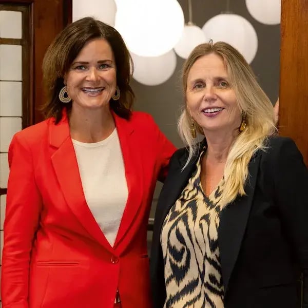 1741018398-kirsty-en-linda