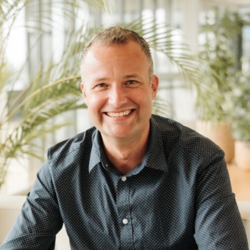 1713271491-djai-niewenhoven_headshot