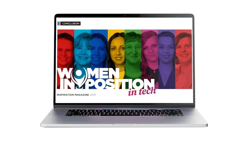 Vrouwen in positie poster op een laptop afgebeeld